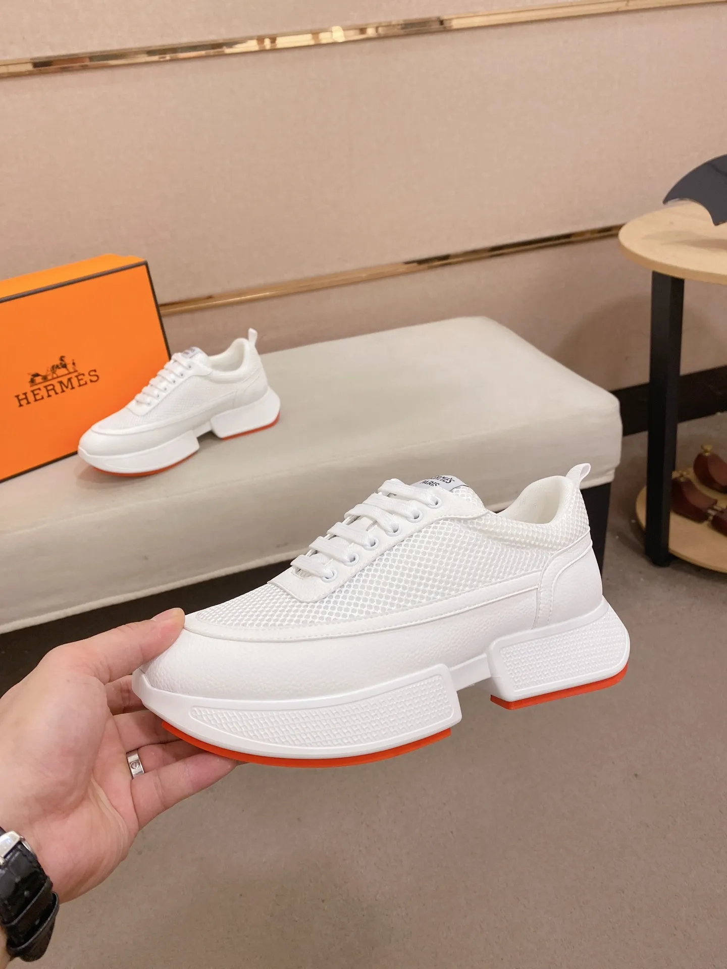 Men's clothing and shoes💰: 462💰《HERMES》【Classic Original Version】Hermès; Top 🔝 Purchasing Agency 🔍🔍Men's latest 🇺🇸 counters are on sale simultaneously, imported from Italy original ▲▲cowhide ▲▲ (high-end, extravagant and classy) ) Exquisite workmanship (Italian 🇮🇹 imported water-dyed 🐂 cowhide lining) sole: original sole provided by the original factory, ⚠️exclusive double-layer activity·TPR·rubber·combined molded outsole; super comfortable·wear-resistant·non-slip·environmental protection The real thing is more beautiful if you take the real thing (high quality, follow the order). You can enter and exit the counter at will * Number of yards: 38-44 (45 can be customized and cannot be returned or exchanged)